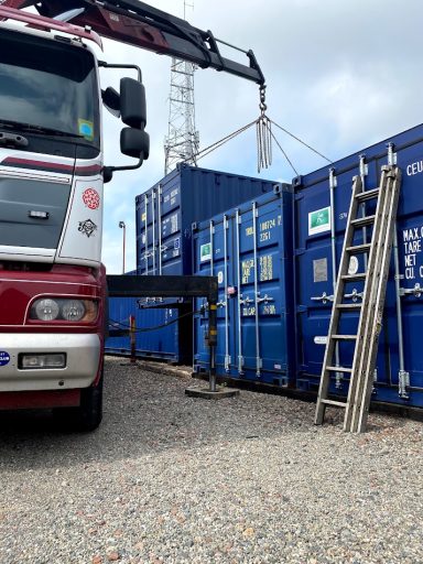 hiab delivering a storage unit