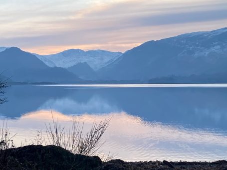 winter mountain scene in keswick